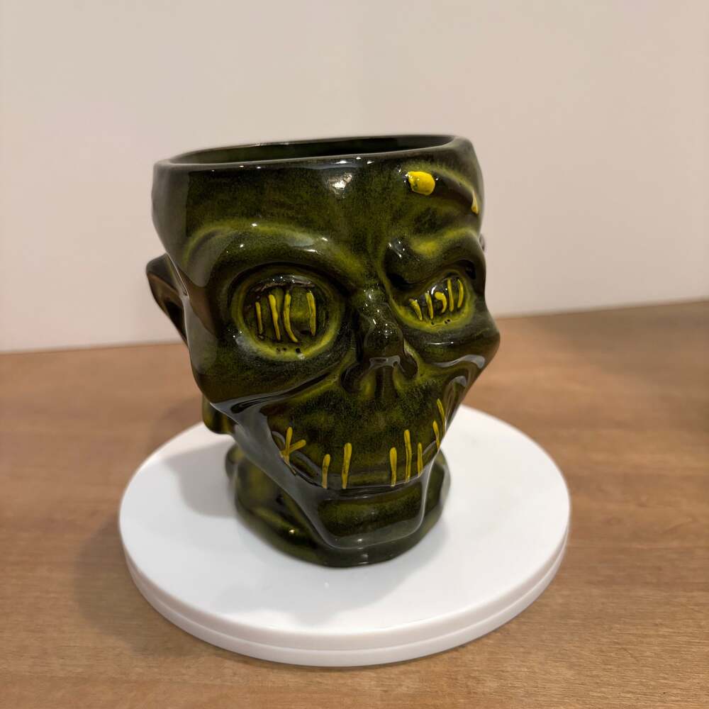 Disney World Trader Sam's Grog Grotto Shrunken Zombie Head Tiki Mug 1st Edition